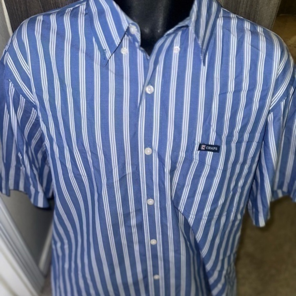 Men’s used Chaps size XL button down blue striped shirt short sleeve - Picture 1 of 4